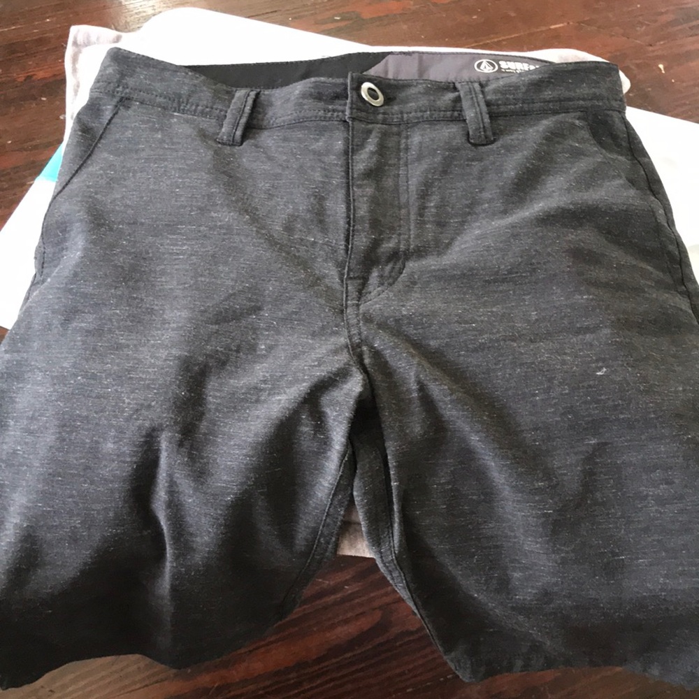 Volcom Surf And Turf Shorts Sz 31 - image 1